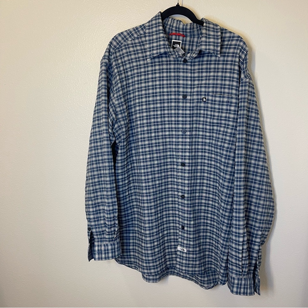 North face Men’s plaid long sleeve button down lightweight shirt